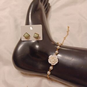 Source Unknown Gold and White Pearl Bracelet with Earrings